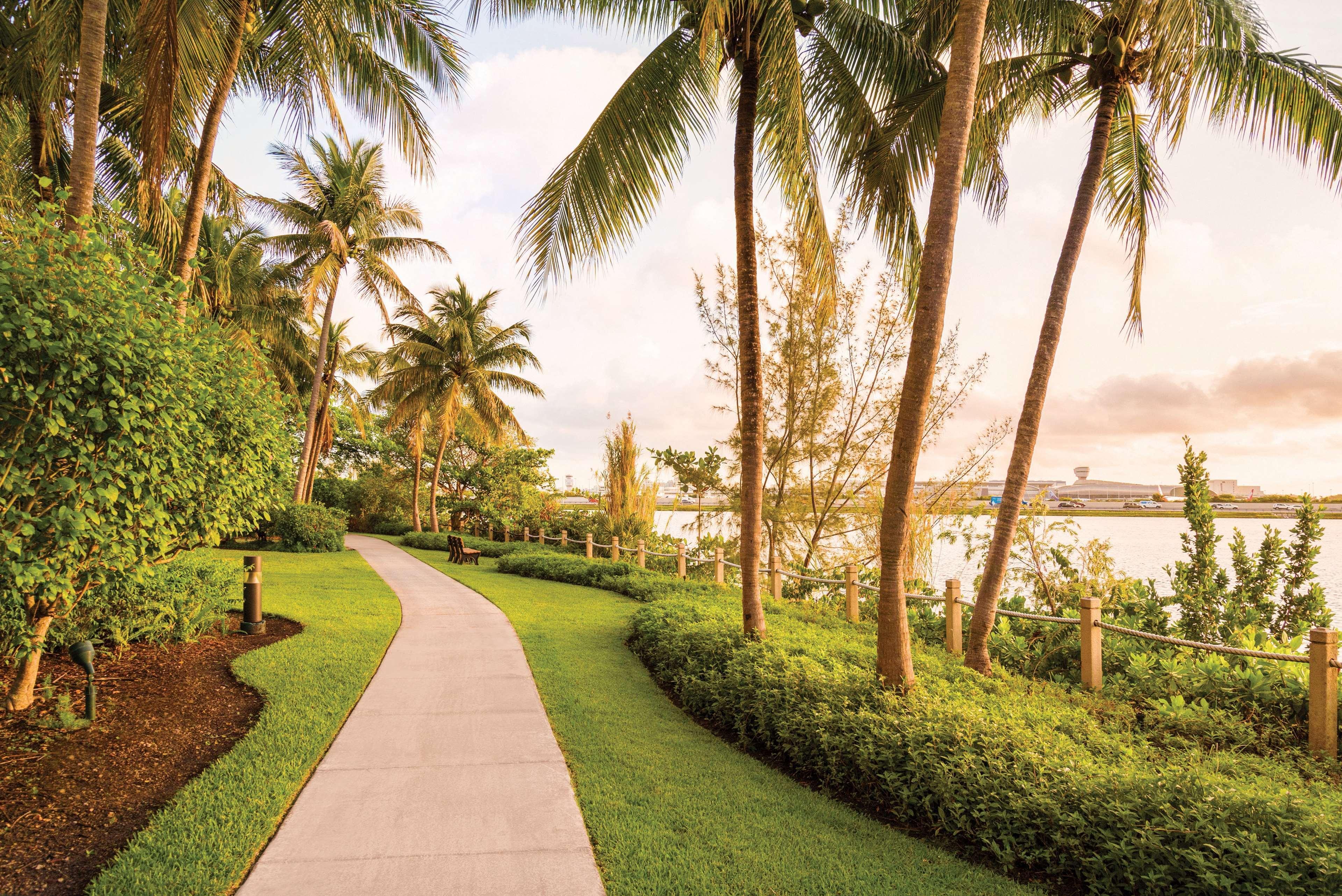 Hilton Miami Airport Blue Lagoon Hotel Exterior photo